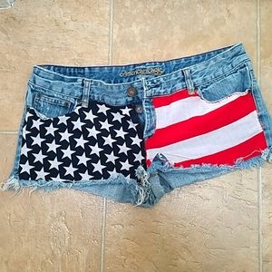 American Eagle short